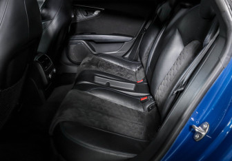 Подержанный автомобиль Audi RS 7 2016 года (10 фото)