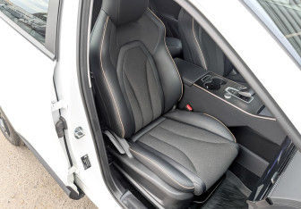 Подержанный автомобиль Omoda C5 2023 года (22 фото)