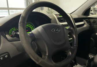 Подержанный автомобиль Kia Sportage 2010 года (13 фото)