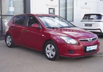 Подержанный автомобиль Hyundai i30 Hatchback 2009 года (3 фото)