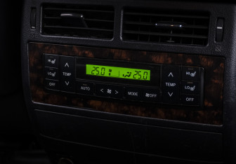Подержанный автомобиль Toyota Land Cruiser Suv 2014 года (21 фото)