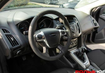 Подержанный автомобиль Ford Focus Sedan 2012 года (14 фото)