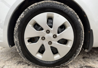 Подержанный автомобиль Kia Rio Sedan 2012 года (9 фото)