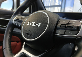 Подержанный автомобиль Kia Sportage 2023 года (16 фото)