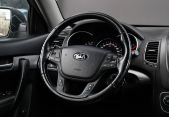 Подержанный автомобиль Kia Sorento 2013 года (11 фото)