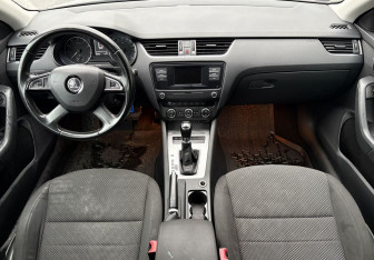Подержанный автомобиль Skoda Octavia Wagon 2014 года (10 фото)