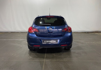 Подержанный автомобиль Opel Astra Hatchback 2011 года (5 фото)