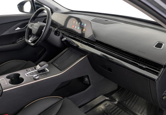 Подержанный автомобиль Omoda C5 2024 года (13 фото)