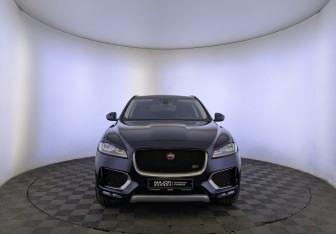Подержанный автомобиль Jaguar F-Pace 2017 года (2 фото)