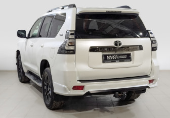 Подержанный автомобиль Toyota Land Cruiser Prado 2020 года (7 фото)