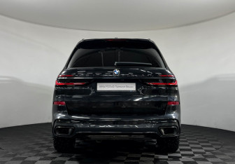 Подержанный автомобиль BMW X7 2024 года (4 фото)