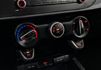 Подержанный автомобиль Kia Rio Hatchback 2021 года (19 фото)