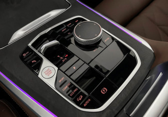 Подержанный автомобиль BMW X5 2025 года (17 фото)