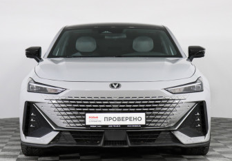 Подержанный автомобиль Changan UNI-V 2023 года (2 фото)