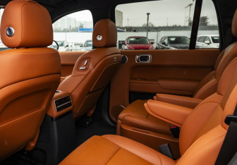 Подержанный автомобиль LiXiang L9 2023 года (14 фото)