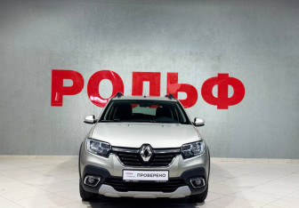 Подержанный автомобиль Renault Sandero 2020 года (2 фото)