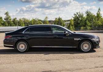 Подержанный автомобиль Genesis G90 2021 года (5 фото)
