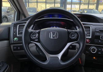 Подержанный автомобиль Honda Civic Sedan 2013 года (16 фото)