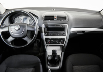 Подержанный автомобиль Skoda Octavia Liftback 2013 года (11 фото)