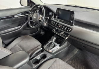 Подержанный автомобиль Kia Seltos 2020 года (11 фото)