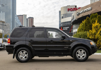 Подержанный автомобиль Ford Escape 2002 года (3 фото)