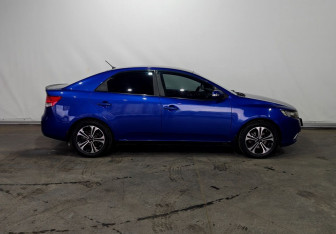 Подержанный автомобиль Kia Cerato Sedan 2010 года (8 фото)