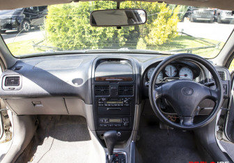 Подержанный автомобиль Toyota Caldina 2002 года (13 фото)