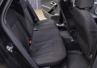 Подержанный автомобиль Volkswagen Polo Sedan 2015 года (12 фото)