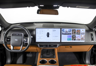 Подержанный автомобиль LiXiang L7 2024 года (12 фото)