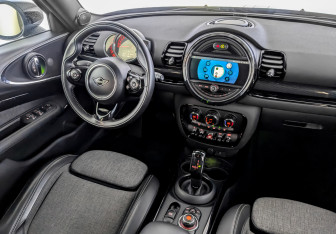 Подержанный автомобиль MINI Clubman Wagon 2019 года (28 фото)