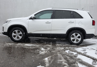 Подержанный автомобиль Kia Sorento 2017 года (8 фото)