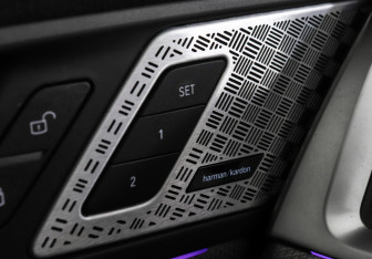 Подержанный автомобиль BMW X2 2024 года (20 фото)