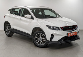 Подержанный автомобиль Geely Coolray 2022 года (3 фото)