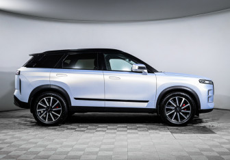 Подержанный автомобиль Jaecoo J7 2023 года (4 фото)