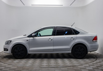 Подержанный автомобиль Volkswagen Polo Sedan 2014 года (2 фото)