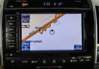 Подержанный автомобиль Toyota Land Cruiser Suv 2012 года (16 фото)