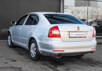 Подержанный автомобиль Skoda Octavia Liftback 2011 года (6 фото)