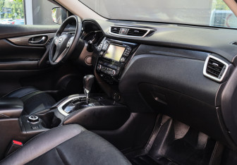 Подержанный автомобиль Nissan X-Trail 2015 года (7 фото)