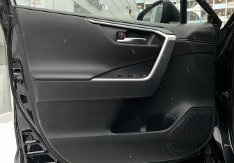 Подержанный автомобиль Toyota RAV4 2019 года (12 фото)