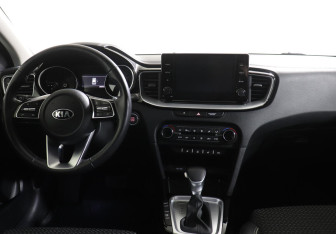 Подержанный автомобиль Kia Ceed Wagon 2020 года (7 фото)