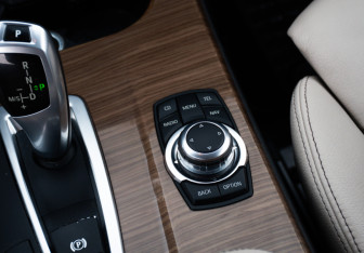 Подержанный автомобиль BMW X3 2010 года (17 фото)