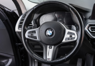 Подержанный автомобиль BMW X4 2022 года (17 фото)