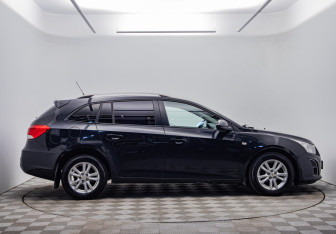 Подержанный автомобиль Chevrolet Cruze Wagon 2013 года (4 фото)