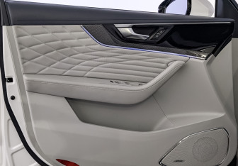 Подержанный автомобиль Hongqi HS5 2023 года (19 фото)