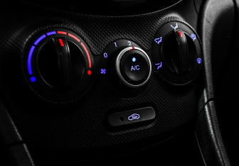 Подержанный автомобиль Hyundai Solaris Sedan 2012 года (12 фото)