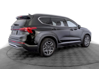 Подержанный автомобиль Hyundai Santa Fe 2023 года (5 фото)