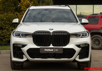 Подержанный автомобиль BMW X7 2020 года (36 фото)