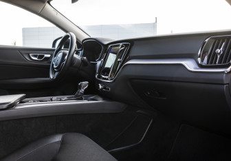 Подержанный автомобиль Volvo V60 Cross Country 2020 года (13 фото)