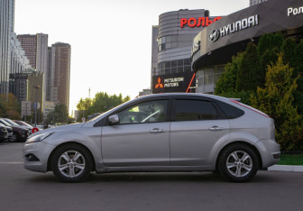 Подержанный автомобиль Ford Focus Hatchback 2010 года (6 фото)