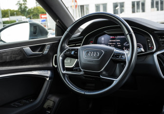 Подержанный автомобиль Audi A7 2018 года (10 фото)